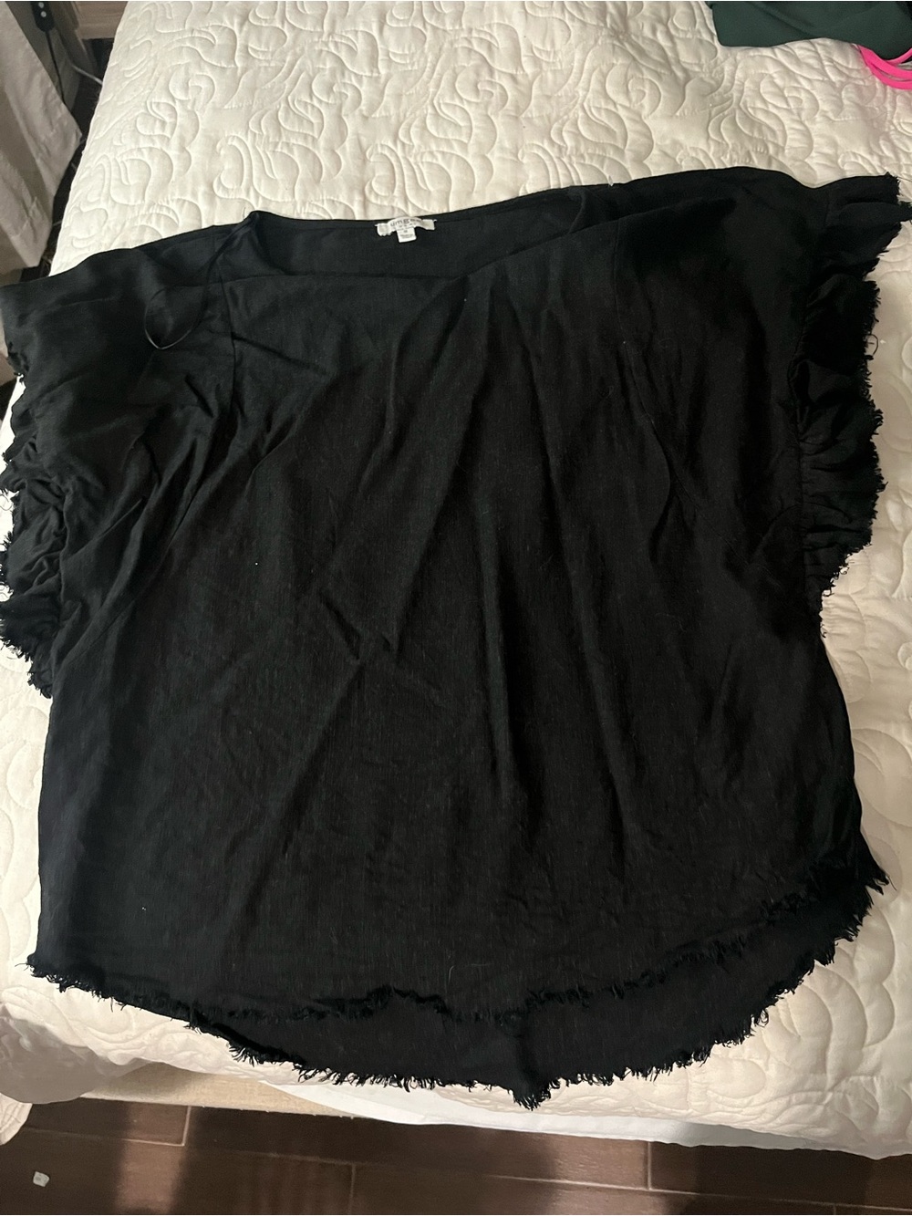 Umgee Frayed Linen Blend Hem Short Sleeve Top Size Medium